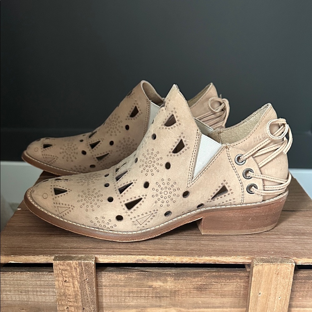 Musse & Cloud Anthropologie Beige Leather Cutout Ankle Booties Size 7